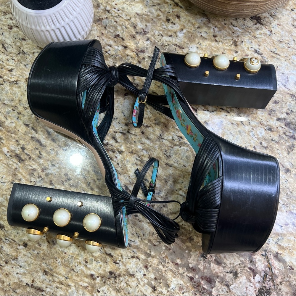 Gucci Black Leather Strappy Pearl & Stud Embellished Platform Sandals 39 - Picture 10 of 11